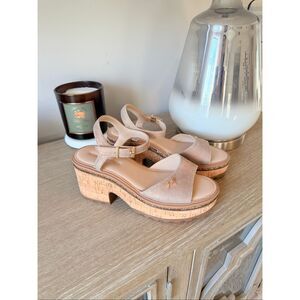 Karl Lagerfeld Paris Caylia leather sandals in Latte Size 9.5